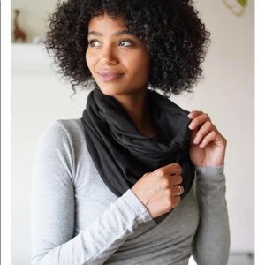 NWT Beyond Yoga Pocket Infinity Scarf